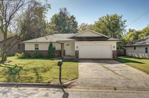 3264 W Riverside St, Springfield, MO 65807