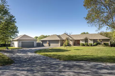1907 N Prairie Ct, Nixa, MO 65714
