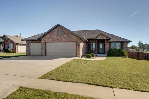 5622 S Tamarack Ln, Battlefield, MO 65619