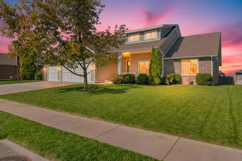 935 E Thorndale Dr, Nixa, MO 65714