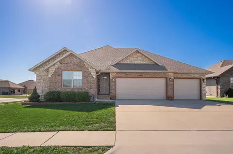 878 E Dyann Dr, Nixa, MO 65714