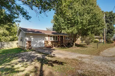 1017 W Sunset Dr, Aurora, MO 65605