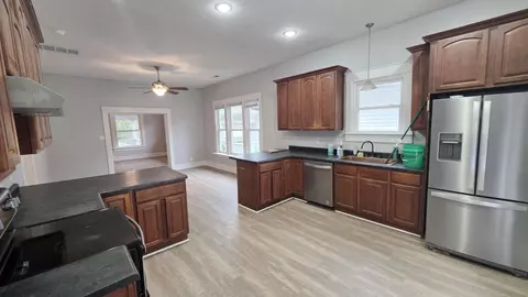 747 S Broadway Ave, Springfield, MO 65806 photo 9
