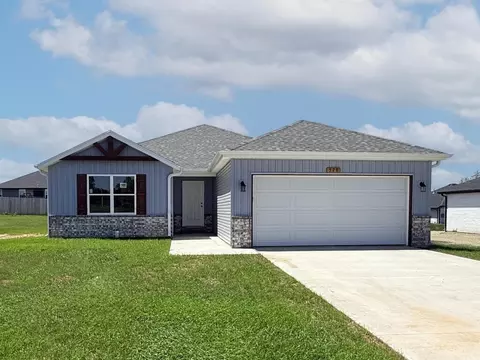 528 Columbine St, Rogersville, MO 65742