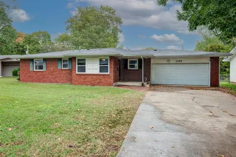 1105 Edgewood St, Springfield, MO 65807