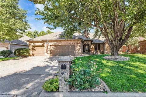 709 W Jackson Ave, Nixa, MO 65714