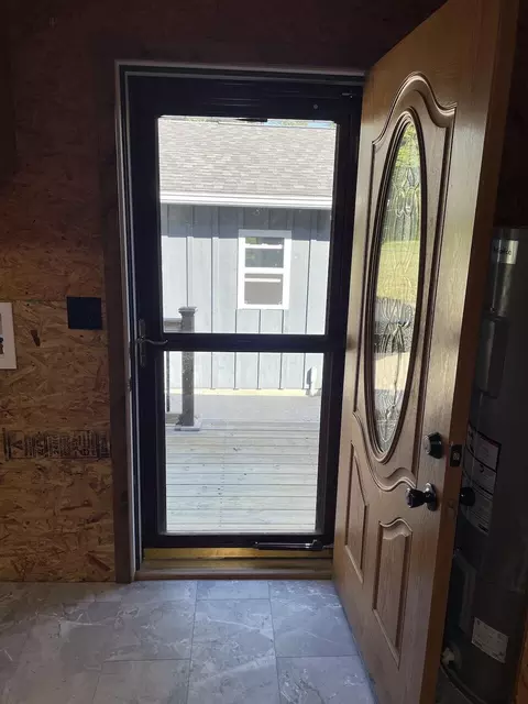 Entry Way - 801 Patton Ave, Cabool, MO 65689 photo 4 of 5