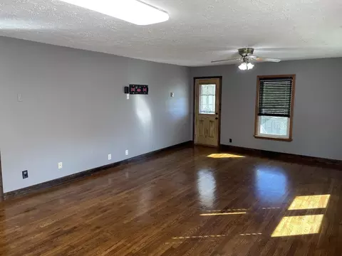 Living - 801 Patton Ave, Cabool, MO 65689 photo 4 of 6