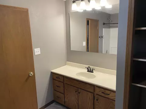 Bath - 801 Patton Ave, Cabool, MO 65689 photo 3 of 6