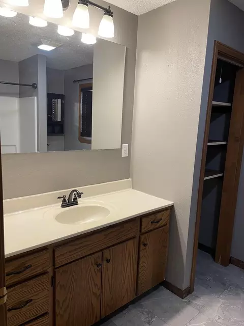 Bath - 801 Patton Ave, Cabool, MO 65689 photo 1 of 6