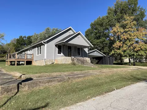 Exterior - 801 Patton Ave, Cabool, MO 65689 photo 3 of 15