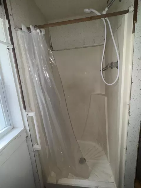 Bath - 205 W Hamilton Ave, Ava, MO 65608 photo 3 of 3