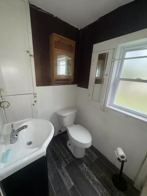 Bath - 205 W Hamilton Ave, Ava, MO 65608 photo 2 of 3
