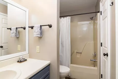 Bath - 158 Troon Dr #19 & 20, Branson, MO 65616 photo 1 of 4