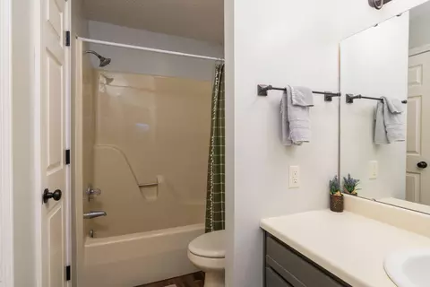 Bath - 158 Troon Dr #20, Branson, MO 65616 photo 1 of 2