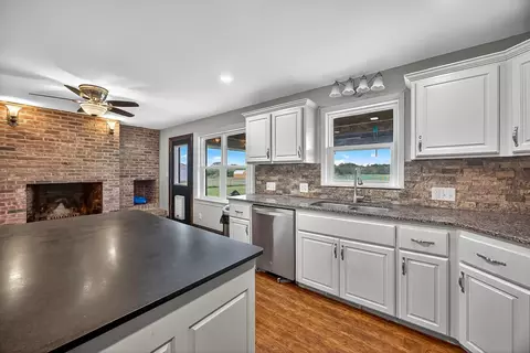 Kitchen - 214 Forgey Rd, Billings, MO 65610 photo 3 of 4