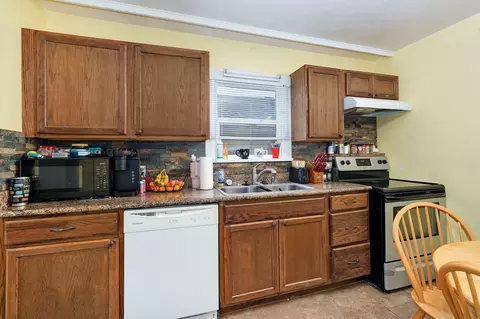 Kitchen - 423 E Center St, Mount Vernon, MO 65712 photo 2 of 4