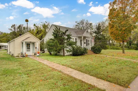423 E Center St, Mount Vernon, MO 65712