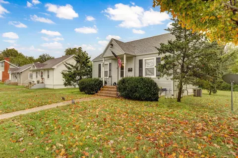 Exterior - 423 E Center St, Mount Vernon, MO 65712 photo 2 of 9