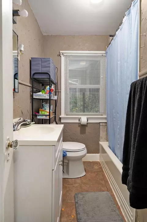 Bath - 423 E Center St, Mount Vernon, MO 65712 photo 1 of 2