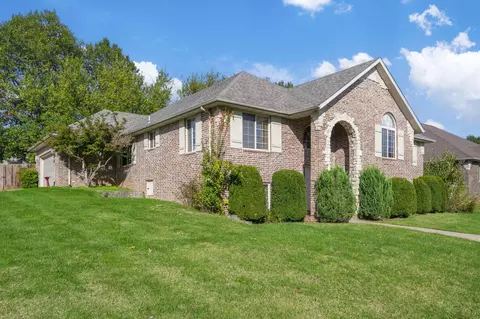608 S Yellowwood Dr, Springfield, MO 65809 photo 2