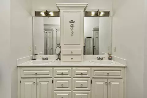 Bath - 3464 E Bluff Point Dr, Ozark, MO 65721 photo 4 of 12