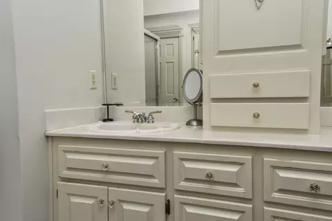 Bath - 3464 E Bluff Point Dr, Ozark, MO 65721 photo 5 of 12