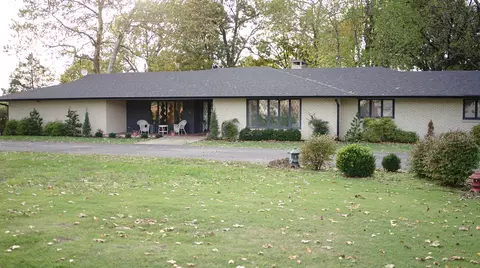 719 N Pine St, Marshfield, MO 65706