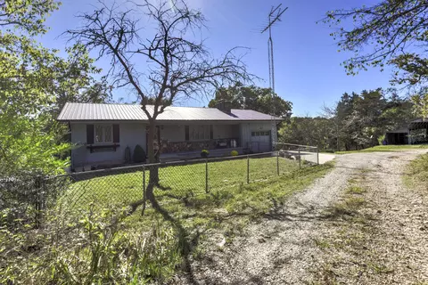 421 Newport Dr, Kirbyville, MO 65679