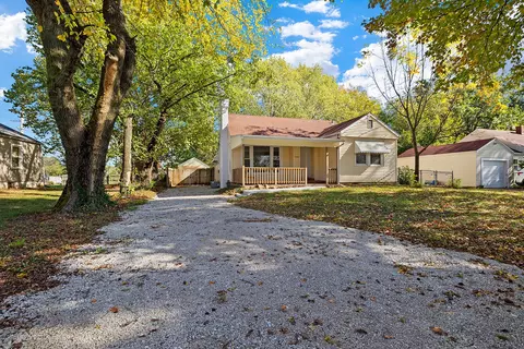 1909 E Cherry St Ct, Springfield, MO 65802 photo 2