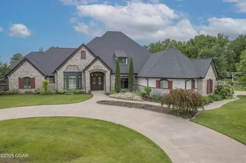1704 Liam St, Carthage, MO 64836