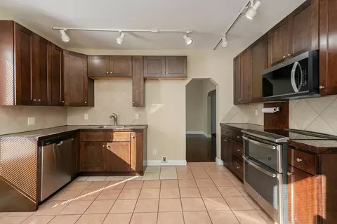 1902 N Missouri Ave, Springfield, MO 65803 photo 9