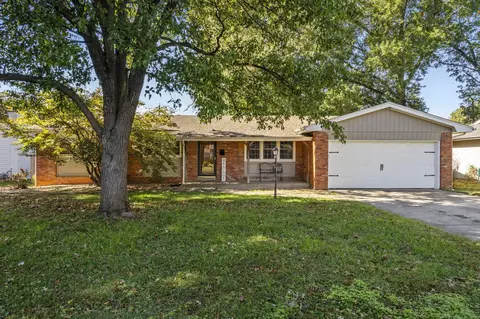 2405 S Rogers Ave, Springfield, MO 65804