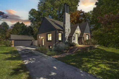 627 E University St, Springfield, MO 65807