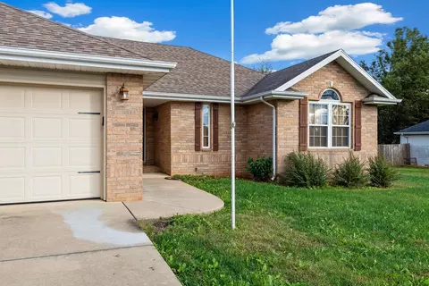 612 S Sarah Ct, Willard, MO 65781 photo 4
