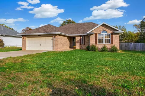 612 S Sarah Ct, Willard, MO 65781 photo 2