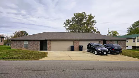625627 W Hawthorne St, Houston, MO 65483