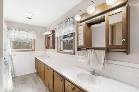 Bath - 25275 Riverside Ln, Shell Knob, MO 65747 photo 1 of 3