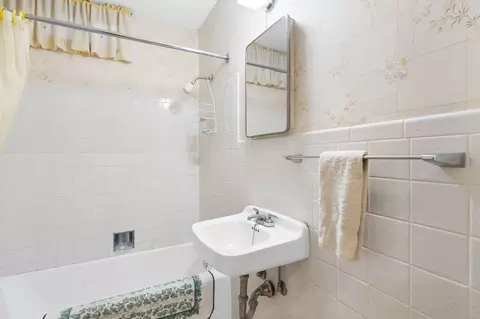 Bath - 25275 Riverside Ln, Shell Knob, MO 65747 photo 3 of 3