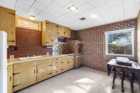 Kitchen - 25275 Riverside Ln, Shell Knob, MO 65747 photo 4 of 5