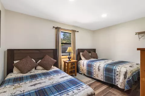 Bedroom - 425 Edgewater Beach Cir, Forsyth, MO 65653 photo 1 of 5