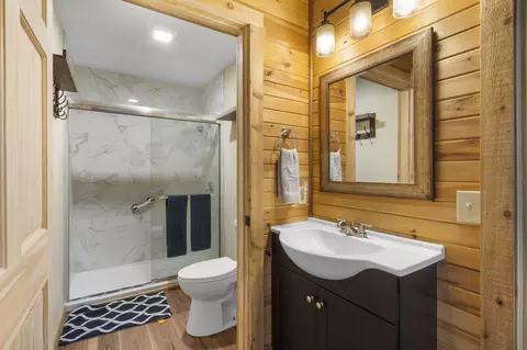 Bath - 425 Edgewater Beach Cir, Forsyth, MO 65653 photo 1 of 2