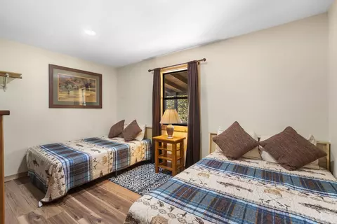 Bedroom - 425 Edgewater Beach Cir, Forsyth, MO 65653 photo 2 of 5