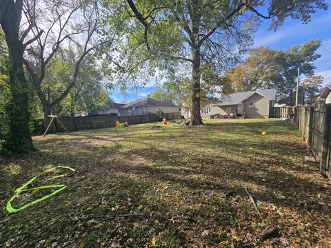 106 S Delaware St, Nixa, MO 65714 photo 2