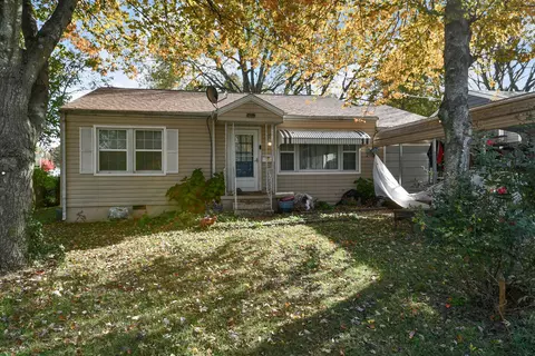 1614 S Weaver Ave, Springfield, MO 65807