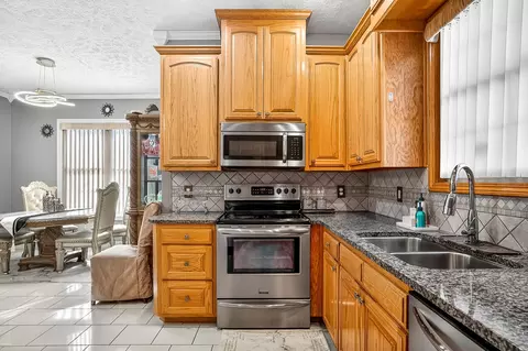 Kitchen - 1100 Chicory Ln, Aurora, MO 65605 photo 4 of 4