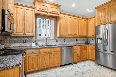 Kitchen - 1100 Chicory Ln, Aurora, MO 65605 photo 2 of 4