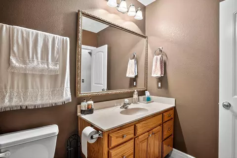 Bath - 1100 Chicory Ln, Aurora, MO 65605 photo 5 of 5