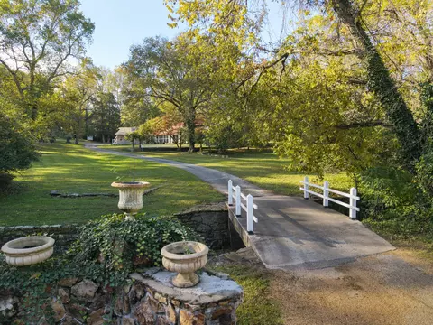 2801 S Lone Pine Ave, Springfield, MO 65804