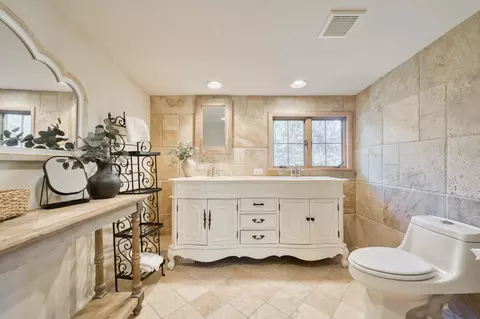 Bath - 2801 S Lone Pine Ave, Springfield, MO 65804 photo 3 of 5
